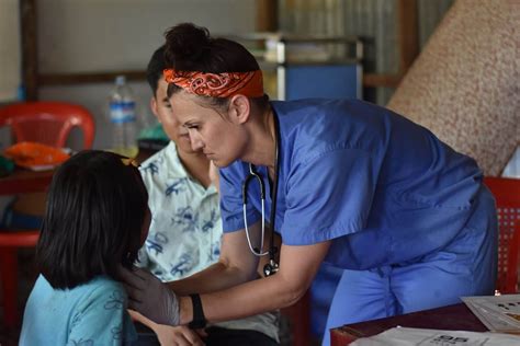 volunteering as a nurse abroad